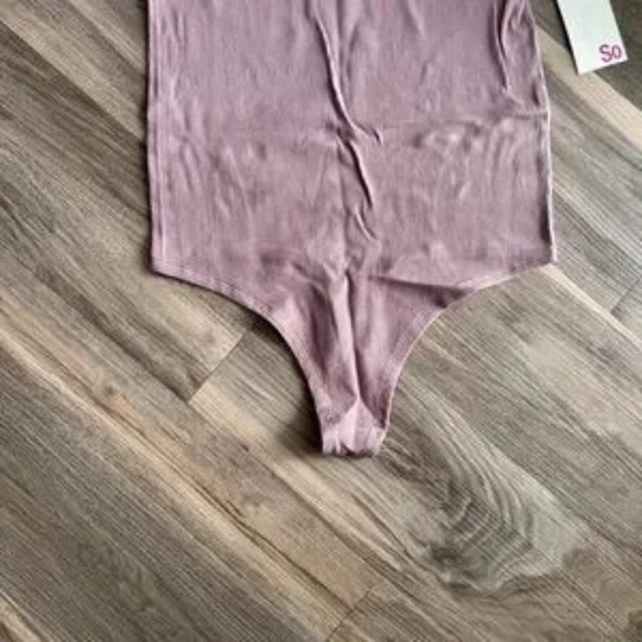 SO Seamless Scoop Neck Ribbed Tank Bodysuit Set of 2 Black & Mauve  Size M - Picture 6 of 14